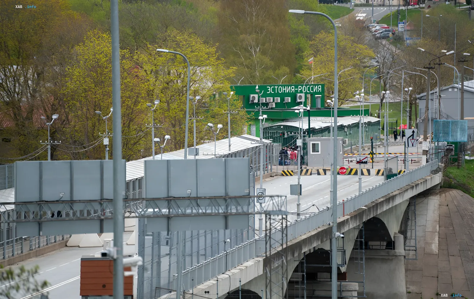 Border crossing between Estonia and Russia on a bridge, illustrating transport restrictions