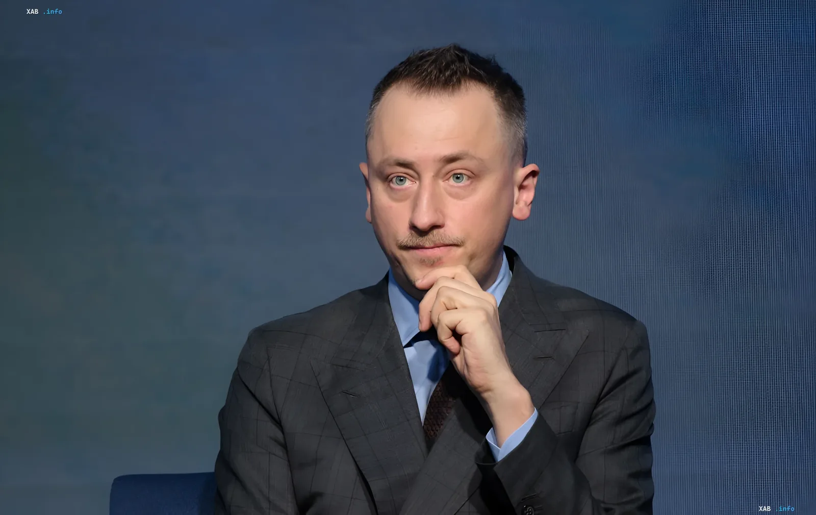 A representative of Ukrainian business in a business suit thoughtfully looks into the camera, symbolizing reflections on new criteria for deferment from mobilization.