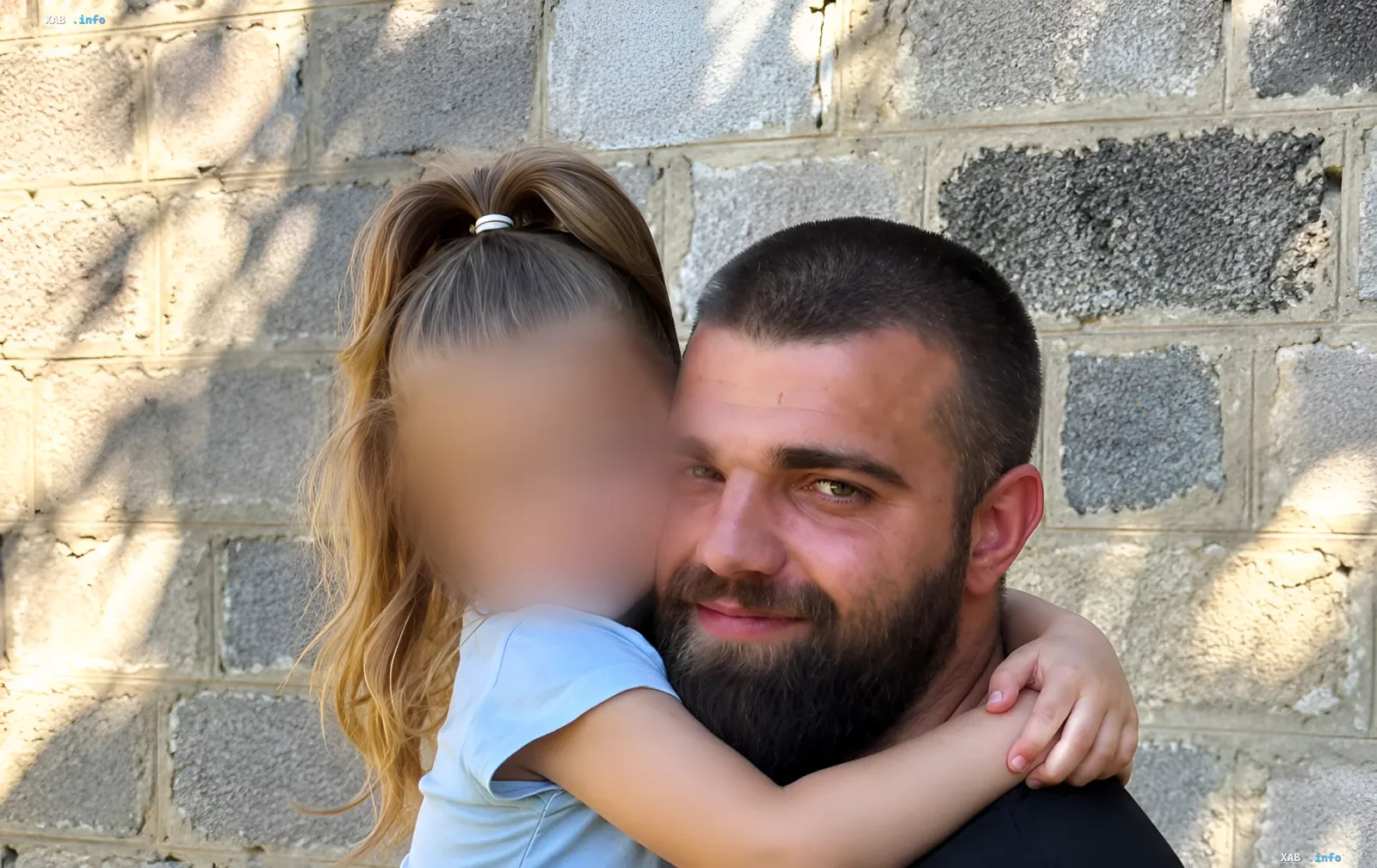 Отец-одиночка обнимает дочь после освобождения от незаконной мобилизации в Кривом Роге