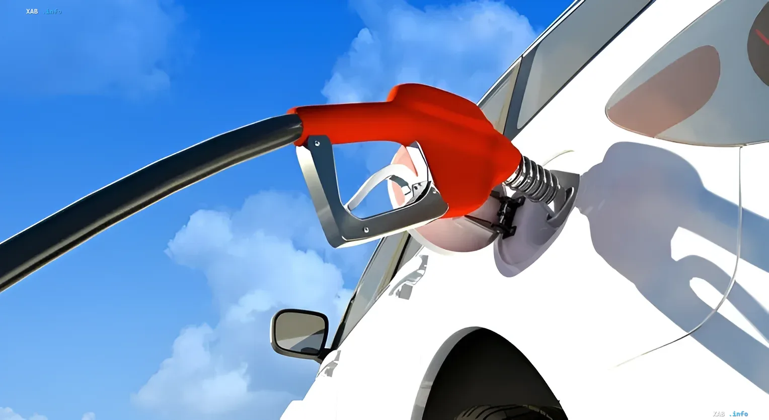 Tanken eines Autos mit Benzin: ein Symbol der Energieabhängigkeit und der Suche nach neuen Wegen in Kirgisistan