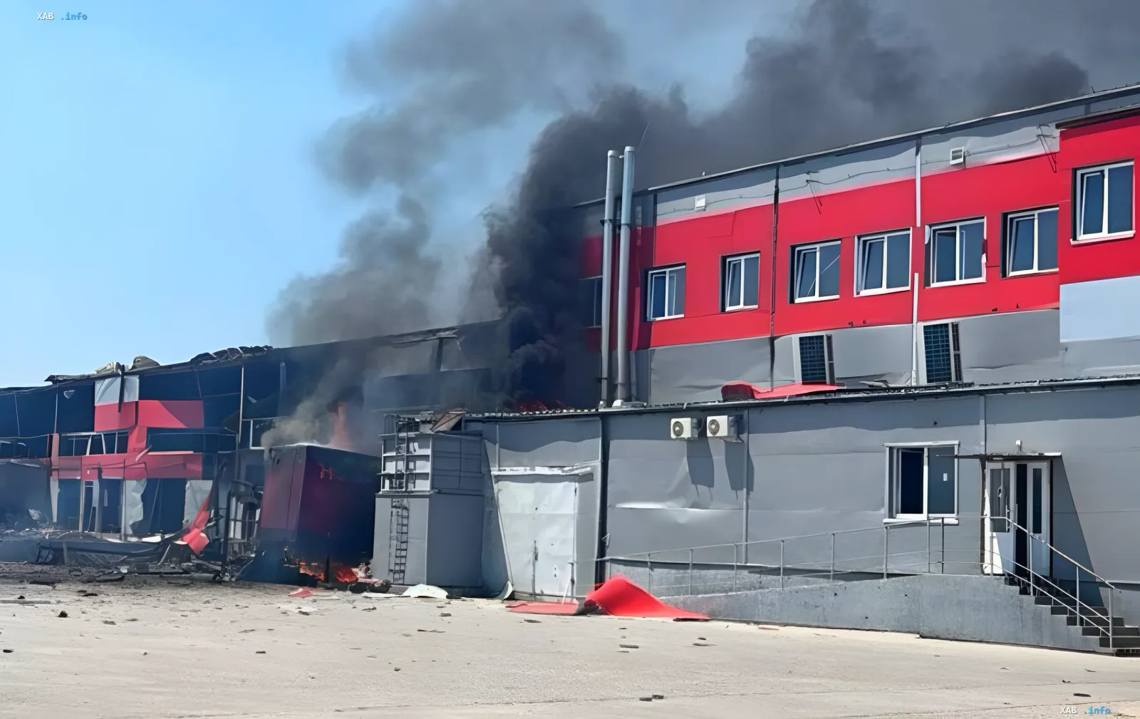 Пожар на складе Новой почты в Запорожье после российского удара