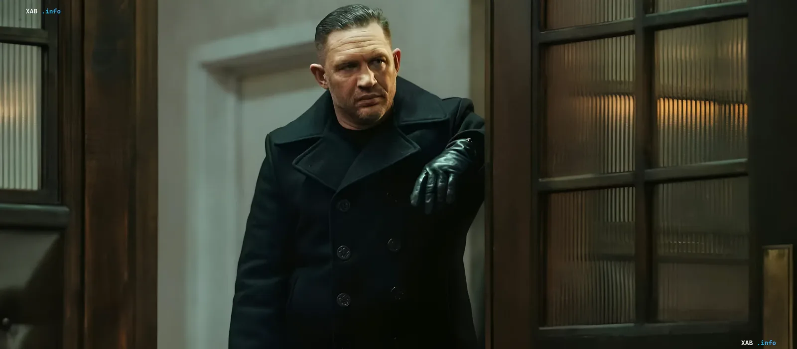 Том Харди в роли Фрэнки Костелло в сериале «Гангстерленд» — сцена, иллюстрирующая его возвращение к проекту после кризиса