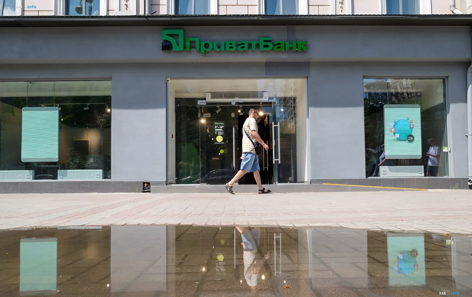 Філія ПриватБанку на вулиці: курс долара знову впав, порівняння з Ощадбанком на 3 липня 2026 року