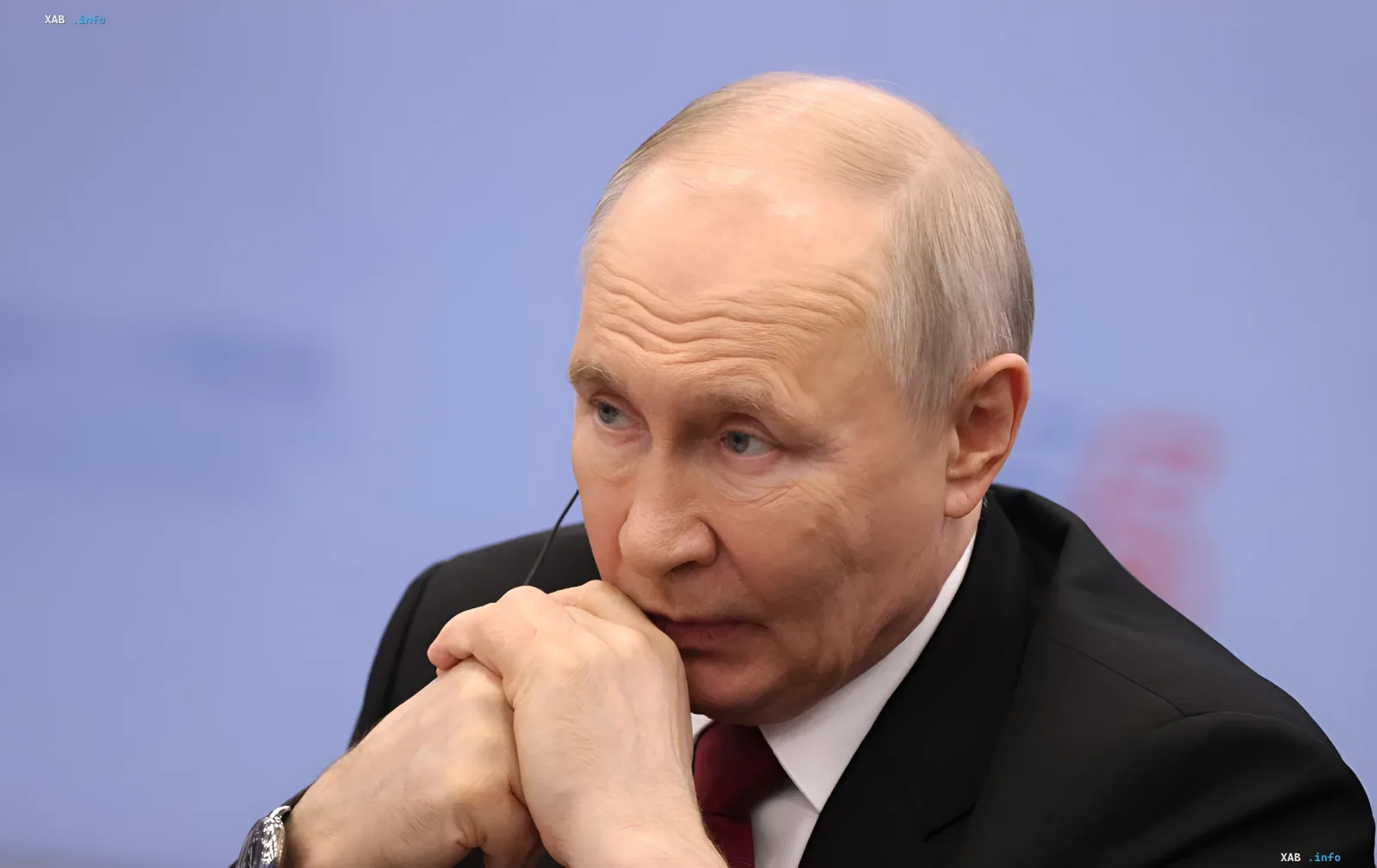 Владимир Путин в раздумьях, обсуждая стратегию массированных ударов по ВПК Украины