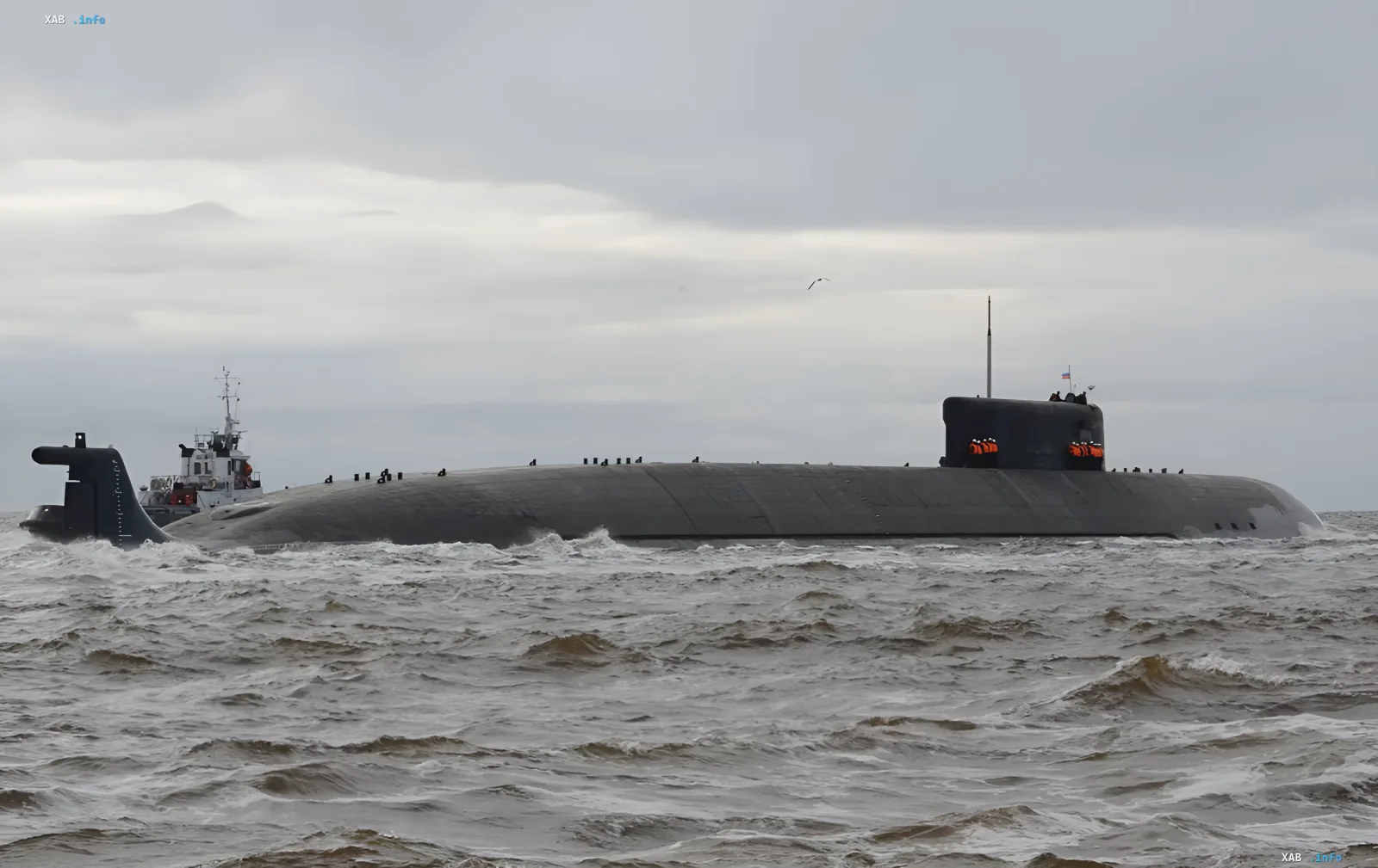 Российская атомная подводная лодка в Черном море с экипажем на борту
