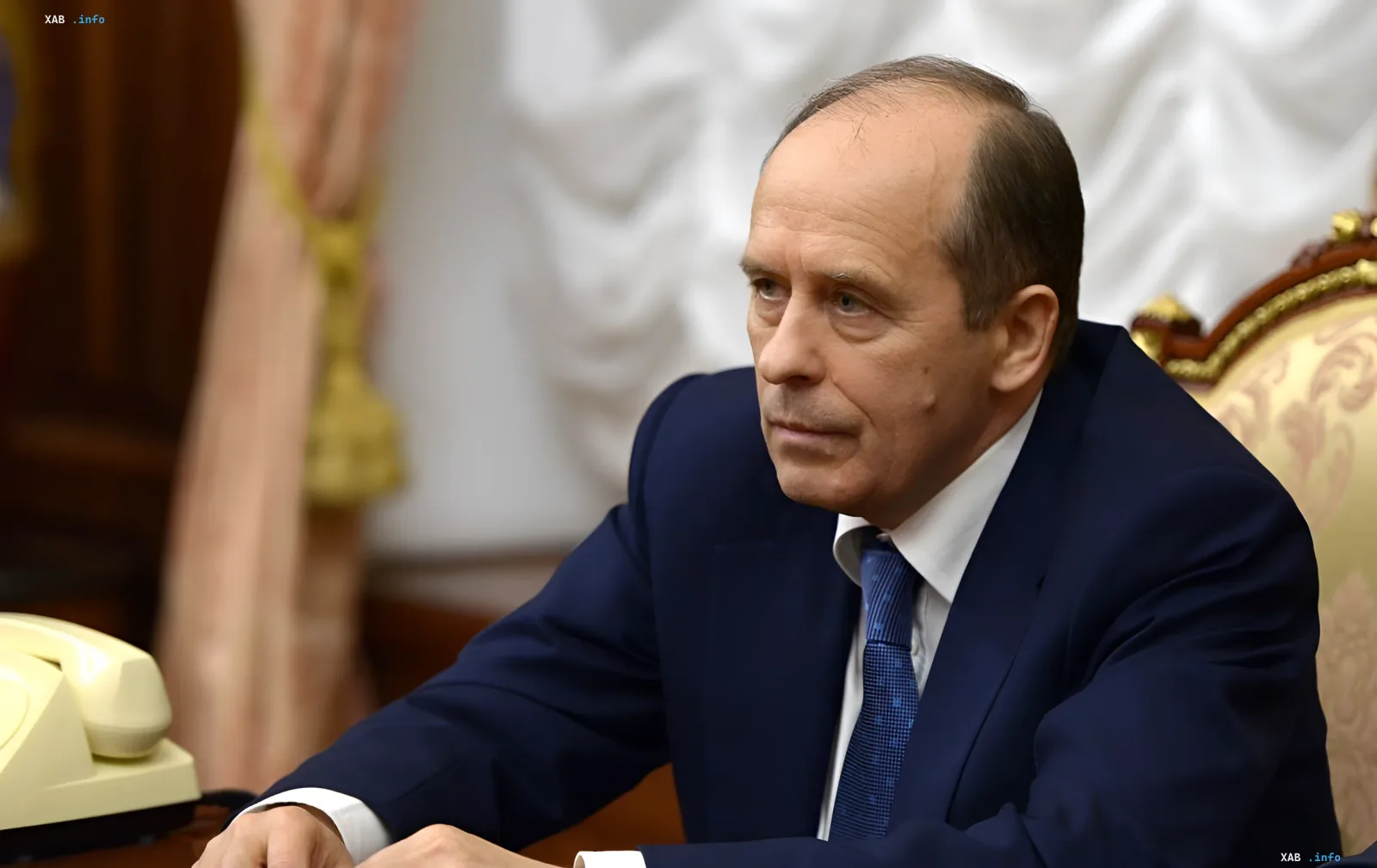 Представник ФСБ за столом, пов'язаний з провокацією про фальшиві документи Волині