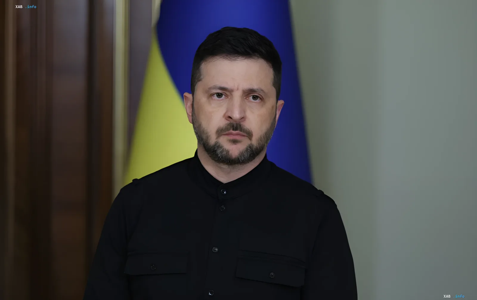 Ukrainian President Volodymyr Zelenskyy in black shirt against Ukrainian flag — statement on seizing initiative in the sky and Russia losing control over the sea