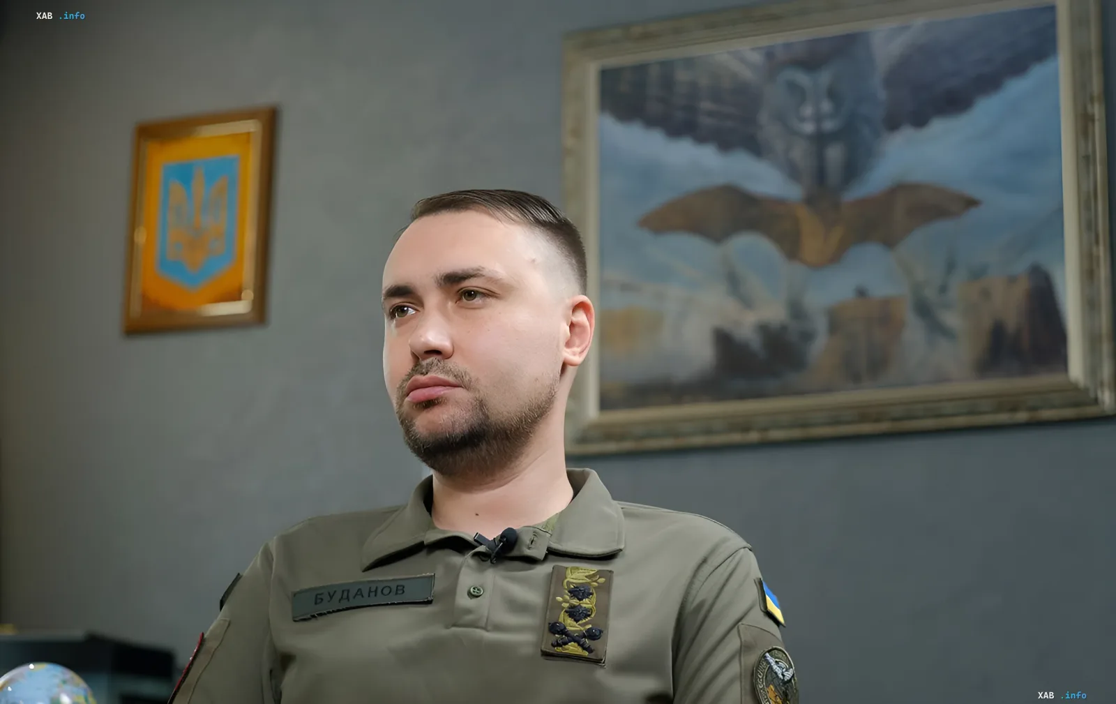 Kyrylo Budanov, Leiter der SBU, in Uniform vor ukrainischer Symbolik — diskutiert die Möglichkeit einer Mobilmachung in Russland
