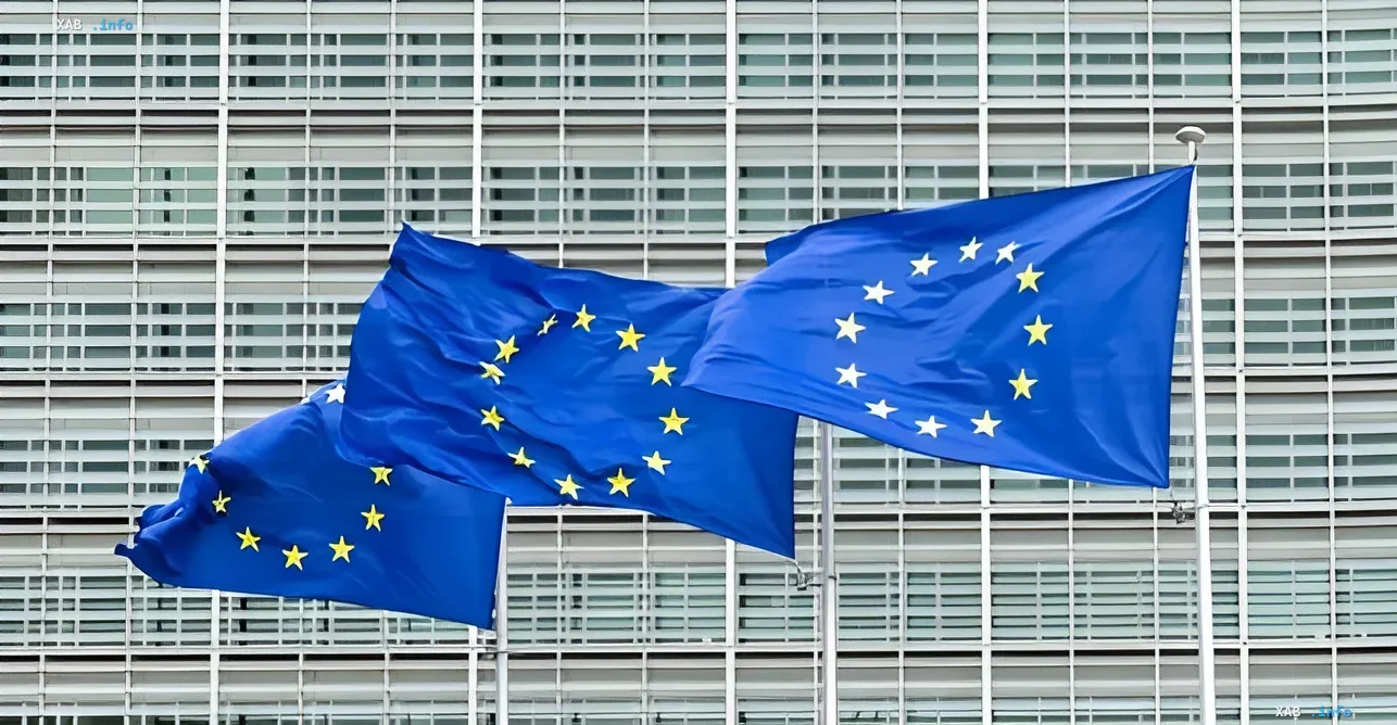 Flags of the European Union in front of the parliament building, symbolizing the tariff quota reform and its impact on Ukrainian metallurgy