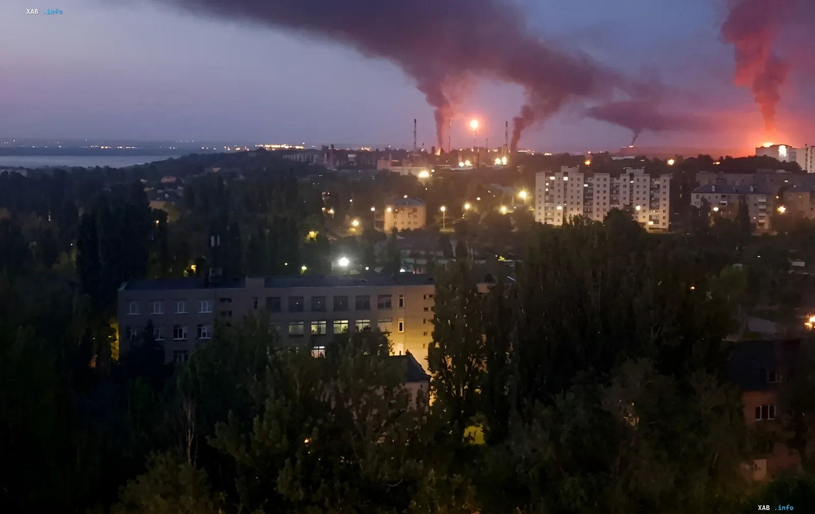 Пожар на Саратовском НПЗ после дроновой атаки: клубы дыма над городом