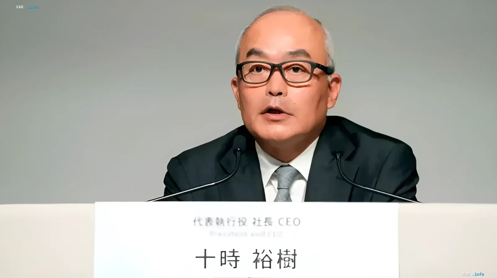 Юкио Токидзи, CEO Sony, выступает на пресс-конференции, обсуждая переход PlayStation к цифровому формату