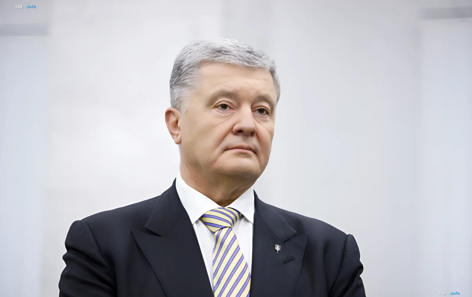 Former Ukrainian President Petro Poroshenko in a business suit, against the backdrop of the Supreme Court's decision to reject his lawsuit regarding sanctions
