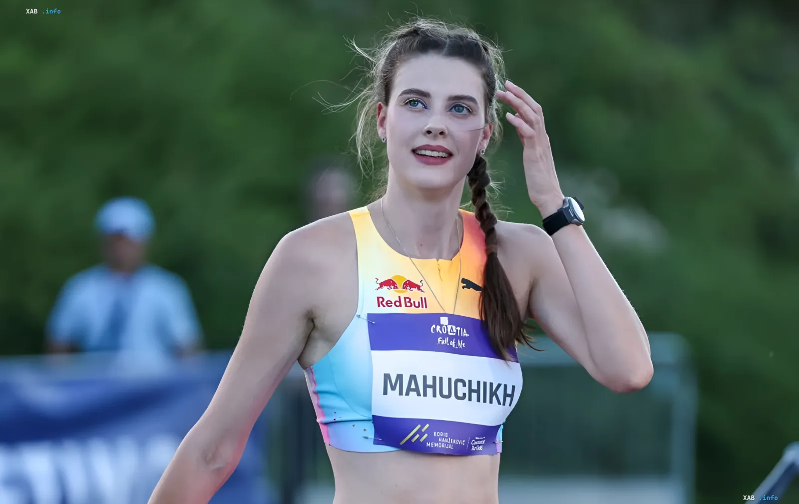 Ярослава Магучих в спортивной форме с номером на летнем чемпионате Украины по легкой атлетике, где она преодолела двухметровую высоту