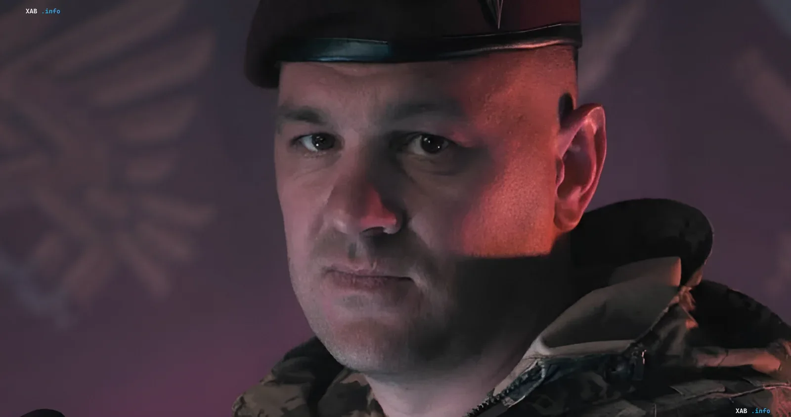 Kommandeur der ukrainischen Streitkräfte in Uniform und Barett, Symbol für tiefgreifende Militärreform und Aufbau von Schnellreaktionskräften