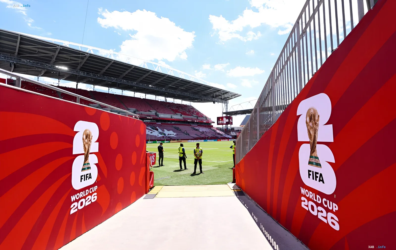 Вход на стадион ЧМ-2026 с логотипом FIFA и Кубком Мира, символизирующий путь к финалу