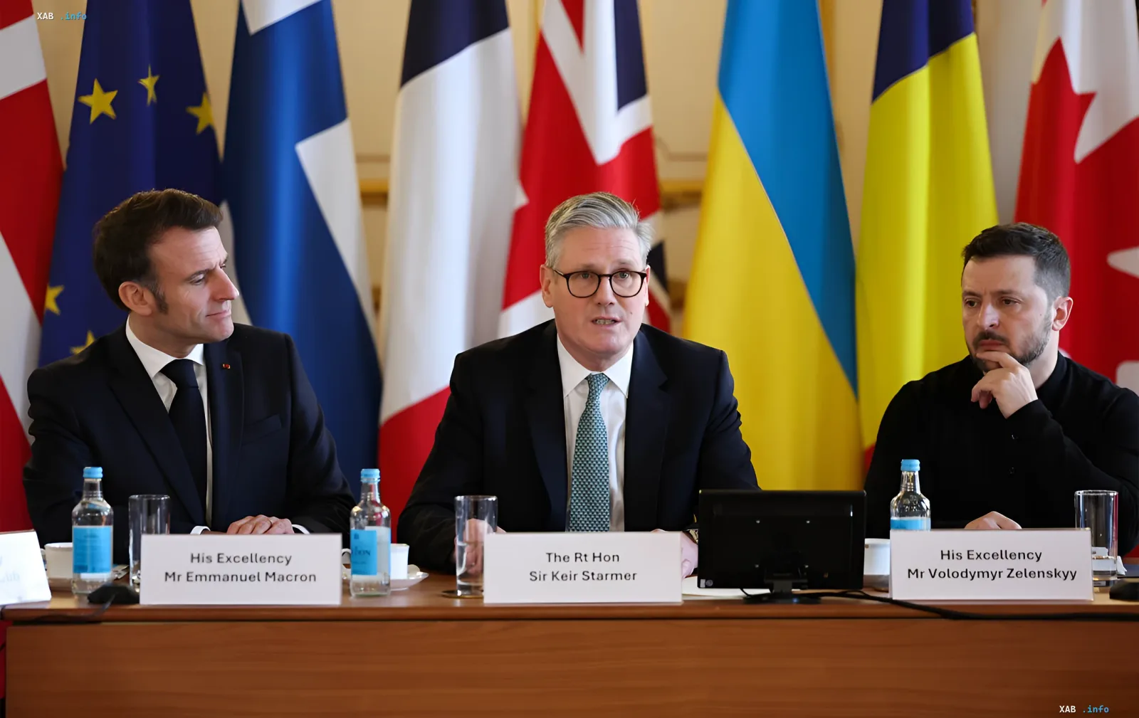 Президент України Володимир Зеленський, прем'єр-міністр Великої Британії Кір Стармер та президент Франції Еммануель Макрон на зустрічі в Парижі для обговорення системи ППО України