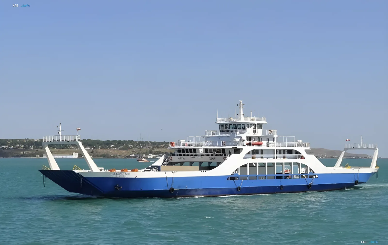 Пасажирський паром на морі — символ логістичних маршрутів, які можуть бути порушені в ході спецоперації СБУ