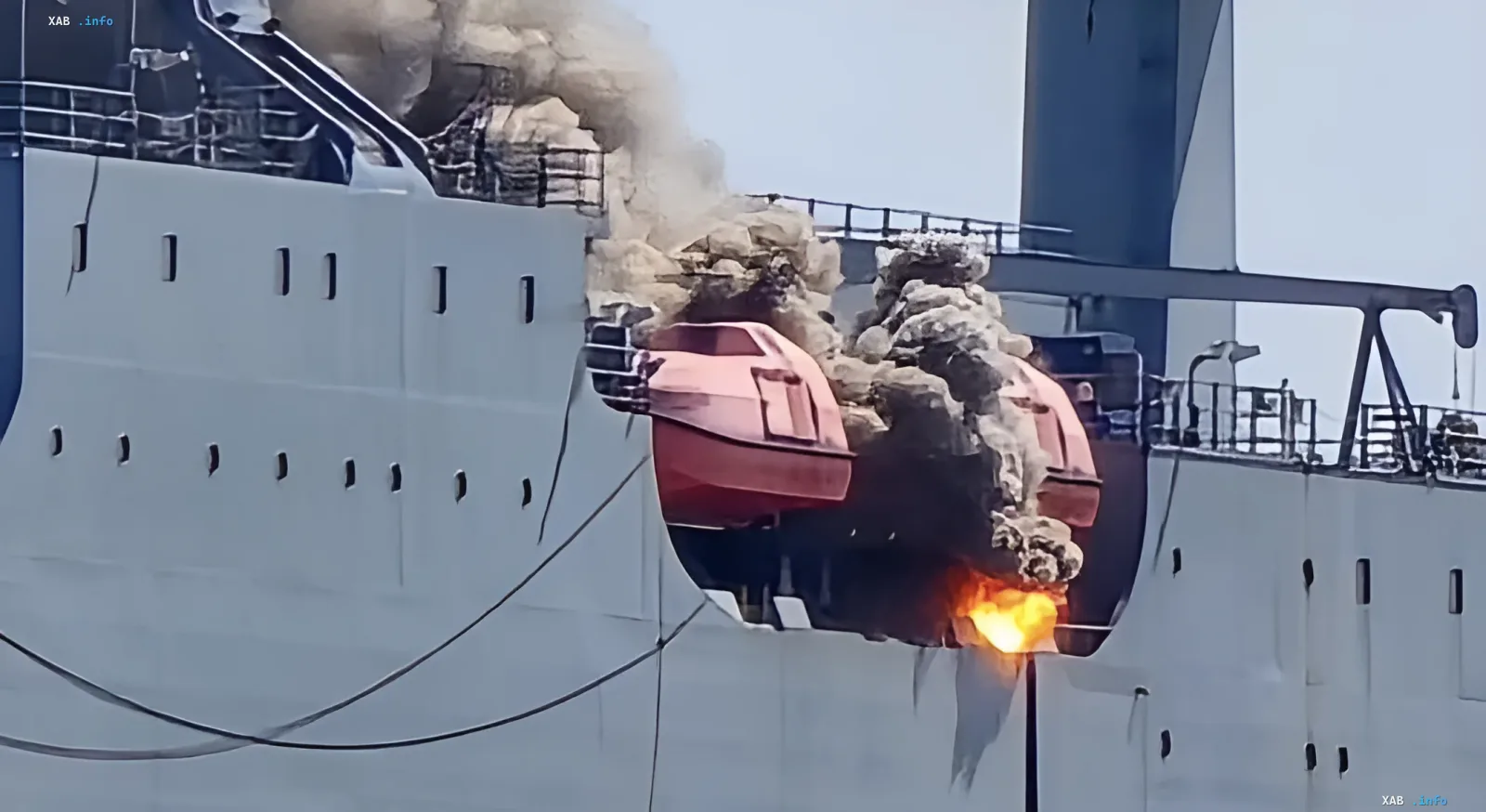 Пожар на борту военного транспорта USNS Charles L. Gilliland: уничтожены спасательные шлюпки