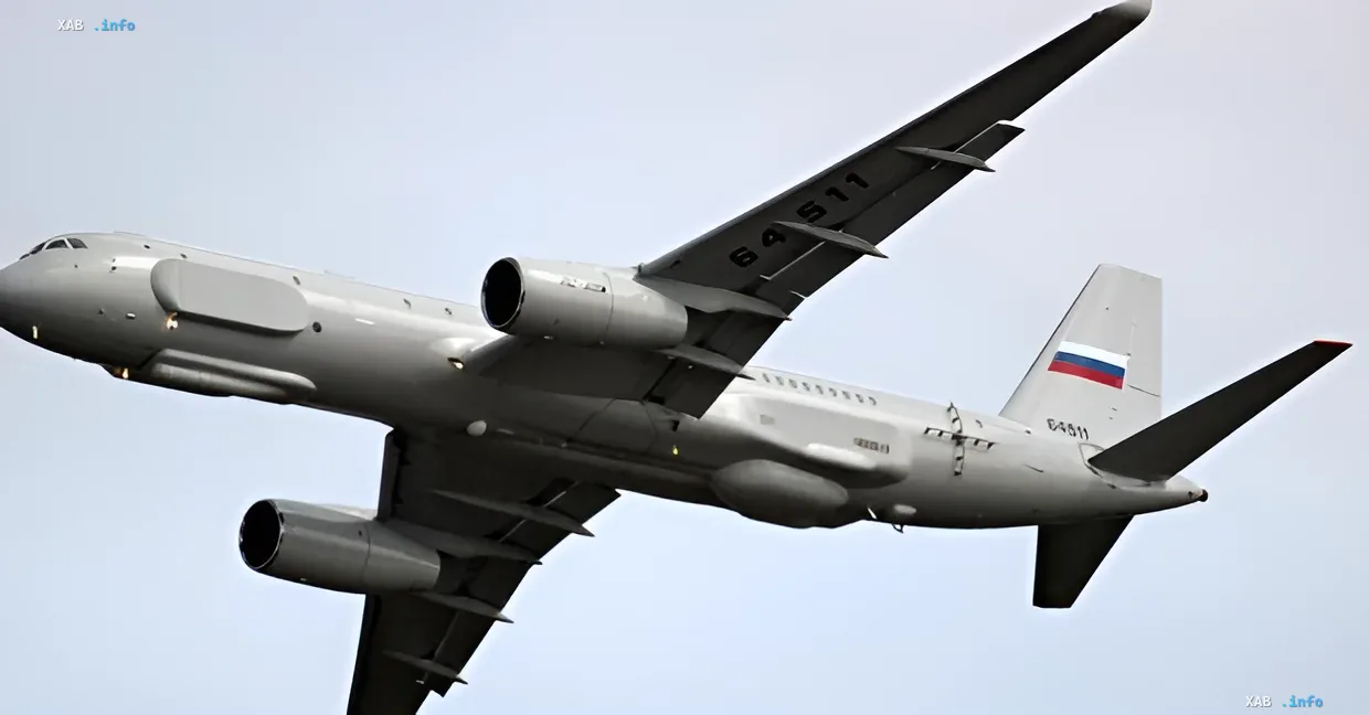Russisches Il-96-Flugzeug, bekannt als 'Fliegender Kreml', im Flug über dem Iran vor Beginn der US-Bombardements