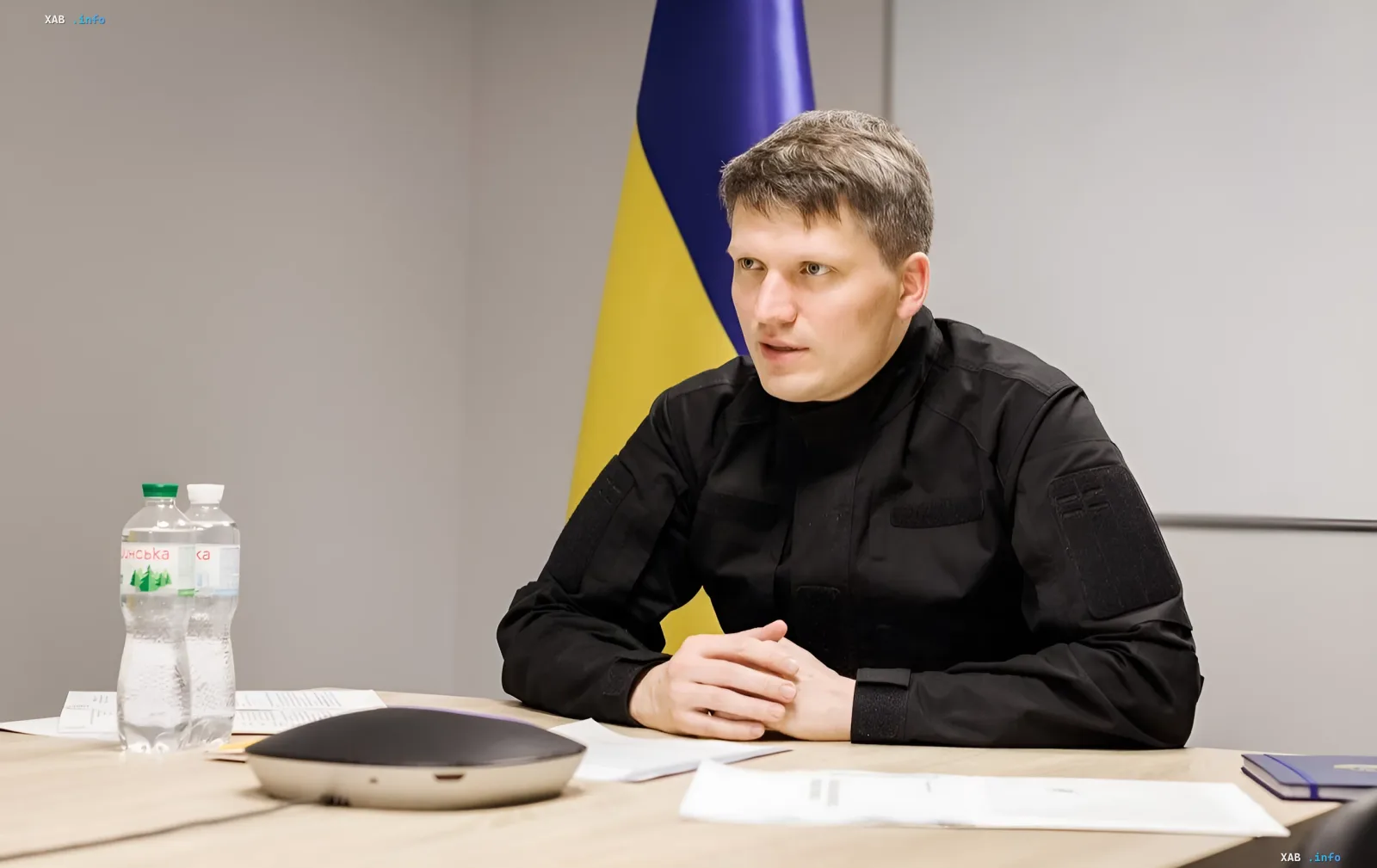Сергей Боев, новый временный руководитель Укроборонпрома, на рабочем месте с флагом Украины на фоне