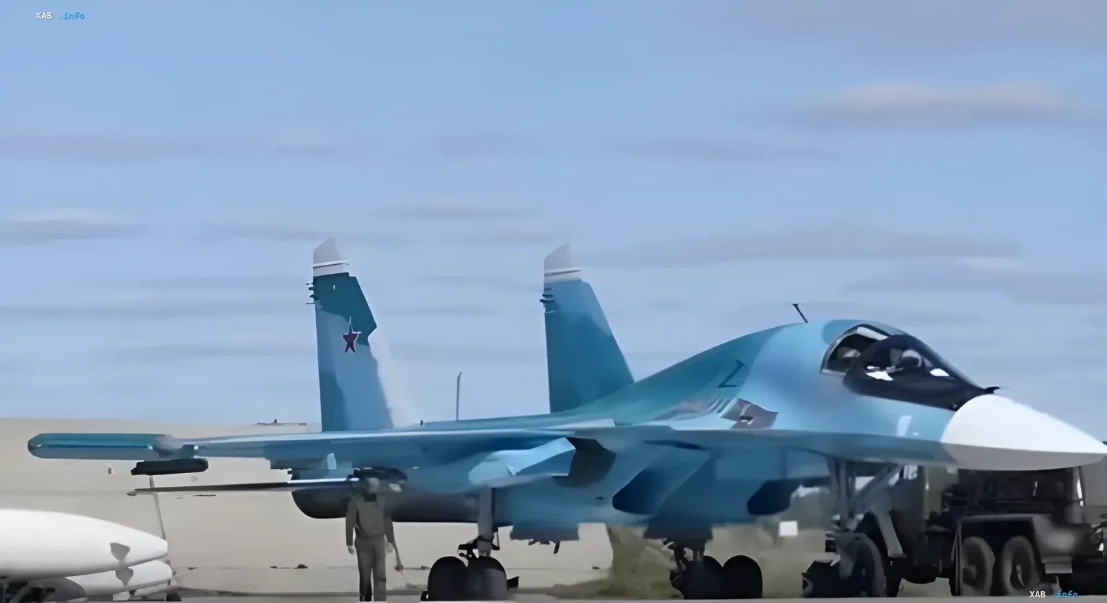 Российский бомбардировщик Су-34 на аэродроме: фото иллюстрирует спор о темпах производства и реальных возможностях ВКС РФ