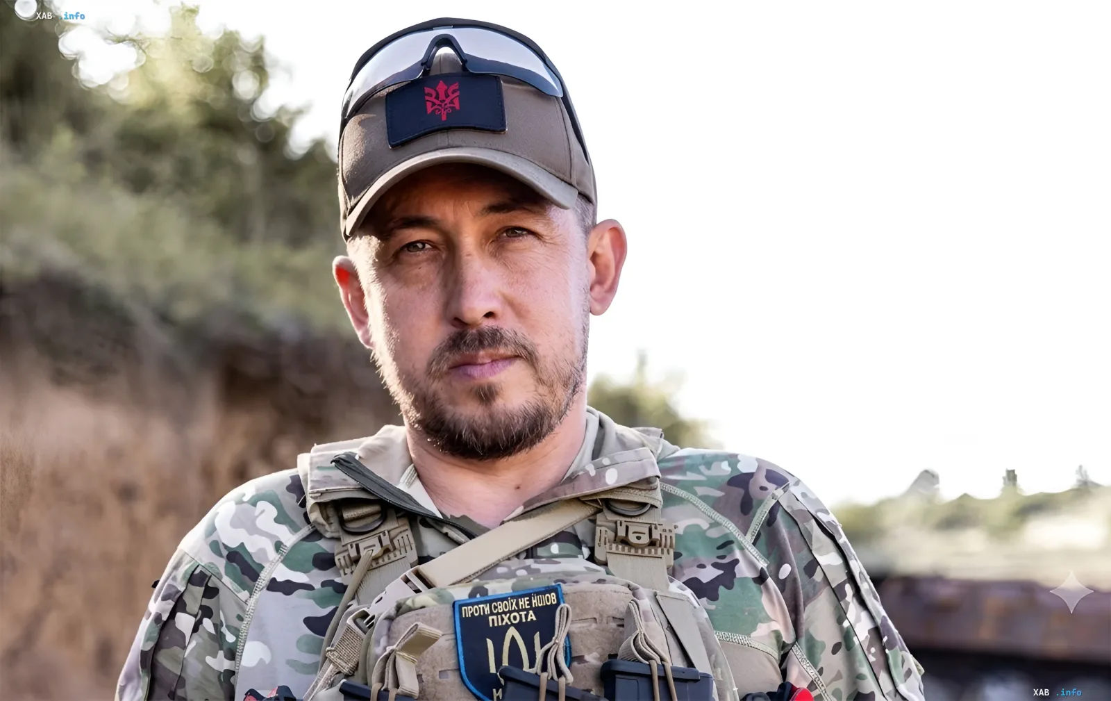 Станислав Лучанов, экс-командир 155-й бригады, в военной форме на фоне природы