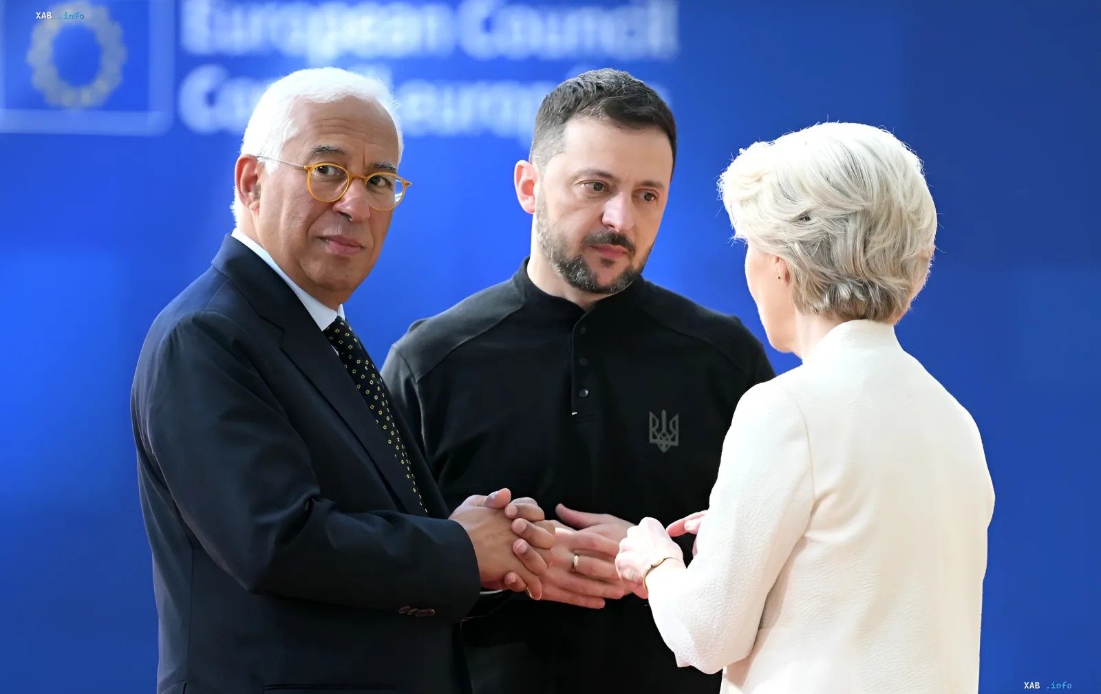 Председатель Еврокомиссии Урсула фон дер Ляйен, президент Украины Владимир Зеленский и глава Европарламента Роберта Метца обсуждают переговоры о вступлении Украины в ЕС