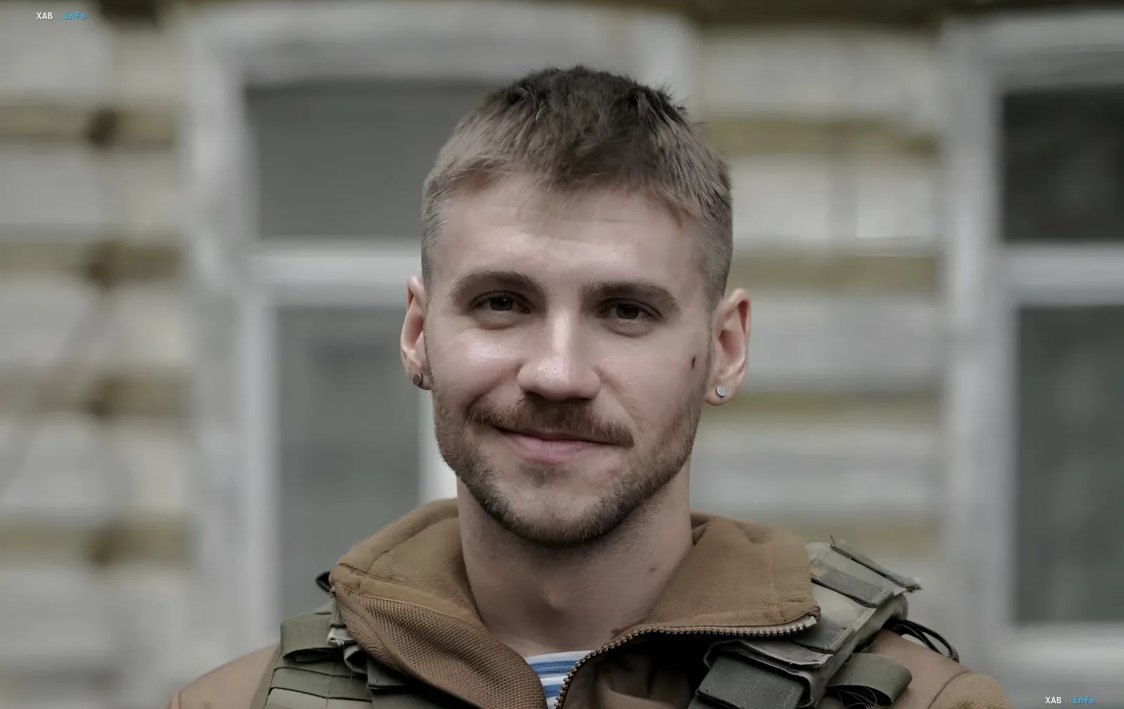 Валерий Маркус в военной форме улыбается, сообщая радостную новость о рождении сына в свой день рождения