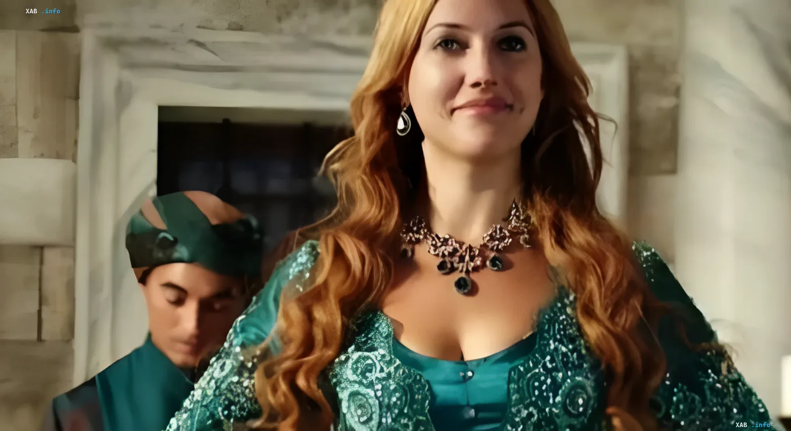 Meryem Uzerli in a luxurious green dress, symbolizing her love for Russia and Moscow
