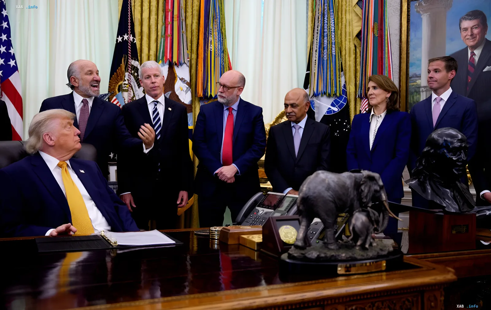 Дональд Трамп и его советники обсуждают детали нового законопроекта о санкциях против России 2026 года в Овальном кабинете
