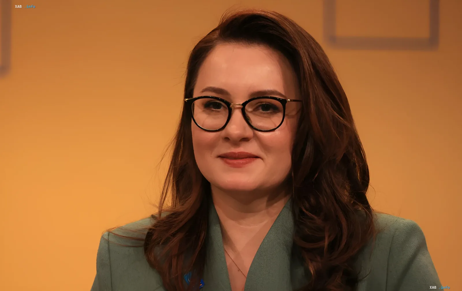 Юлія Свіриденко в окулярах та зеленому піджаку — фото після отримання ордена від Зеленського перед відставкою