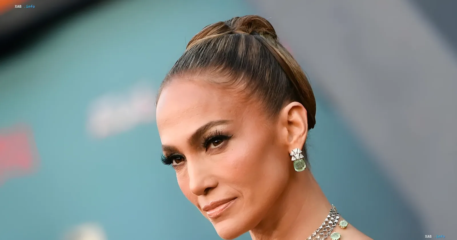 Jennifer Lopez in an elegant look with diamond jewelry at her birthday celebration in Paris