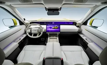 Interior of the new Land Rover Freelander 8 with panoramic display and minimalist design