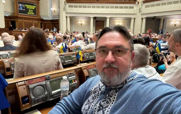 Nikita Poturaew bei einer Sitzung des ukrainischen Parlaments (Werchowna Rada), wo er seinen Rücktritt als Volksabgeordneter bekanntgab