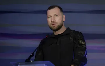 Новый и.о. министра обороны Украины выступает с речью, акцентируя внимание на контроле дальнобойных операций