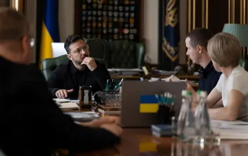 Ukrainischer Präsident Wolodymyr Selenskyj in einem Treffen mit polnischen Vertretern, die Sicherheitsfragen und Unterstützung diskutieren