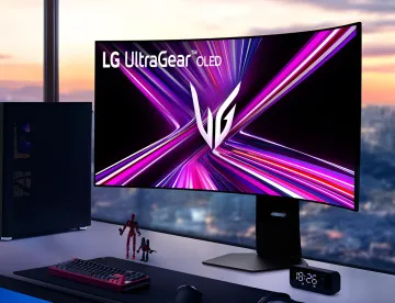 Ігровий монітор LG UltraGear OLED на робочому столі, що ілюструє проблему прихованого встановлення ПЗ та стеження за користувачами