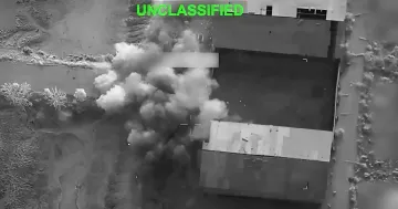 Thermisches Bild einer Explosion und Rauch über dem Hafen von Tschabahar im Iran nach einem US-Angriff