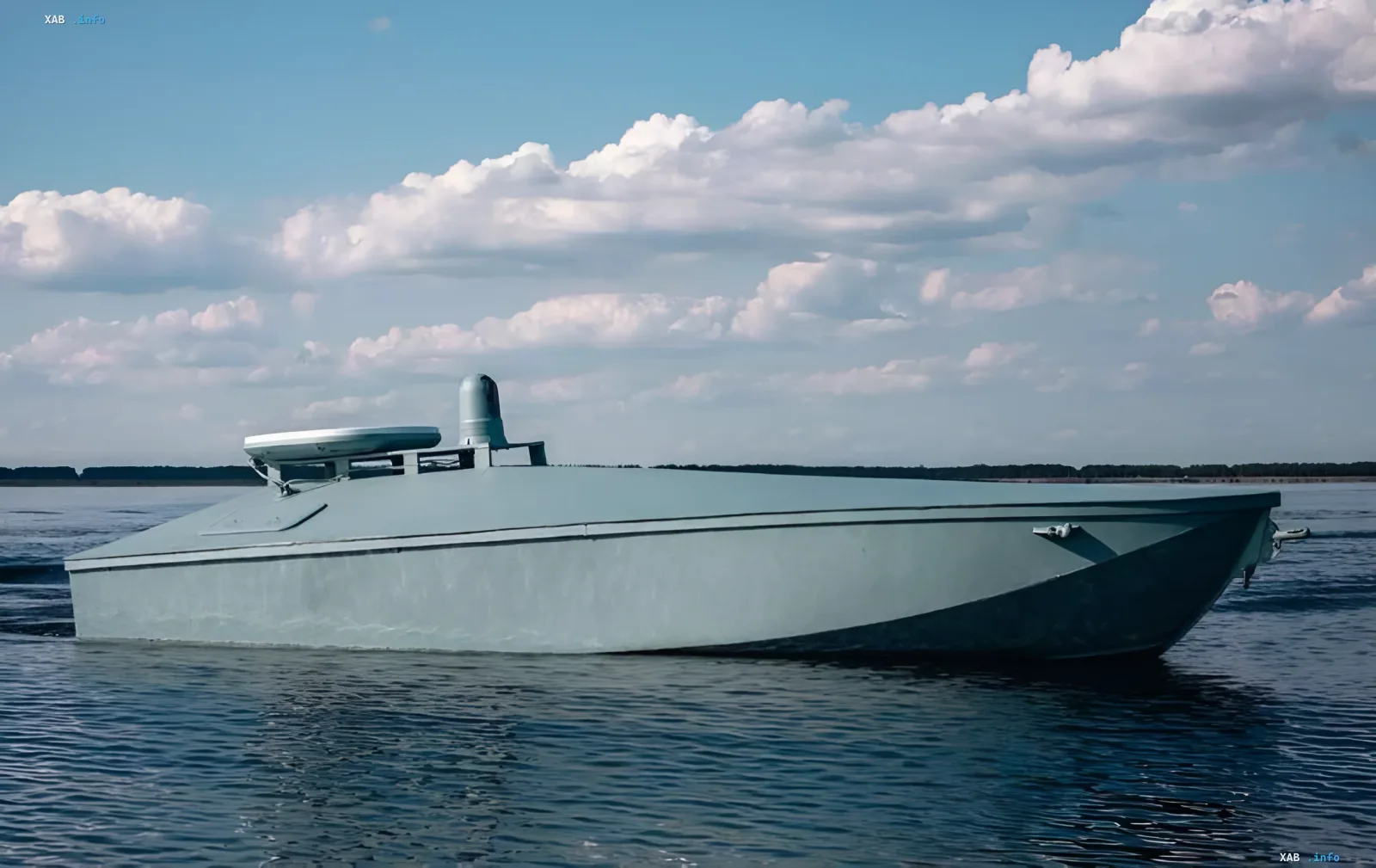 Безпілотний катер на воді, що використовується для атаки на танкер Avero та нафтобази в Росії