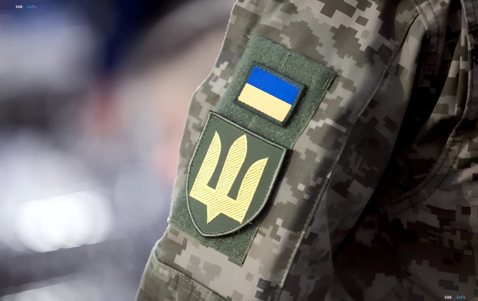 Ukrainian soldier with flag and emblem on uniform, illustrating the topic of personnel decisions in the army