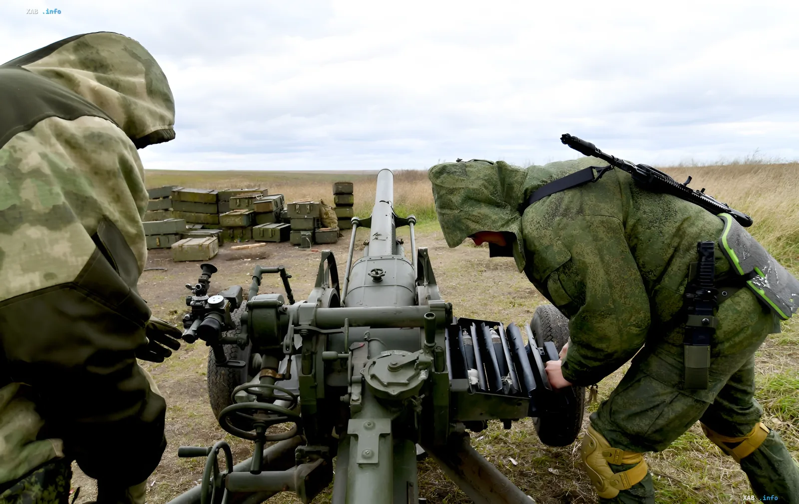 Ukrainian artillerymen firing a howitzer during a counter-raid operation near Konstantynivka