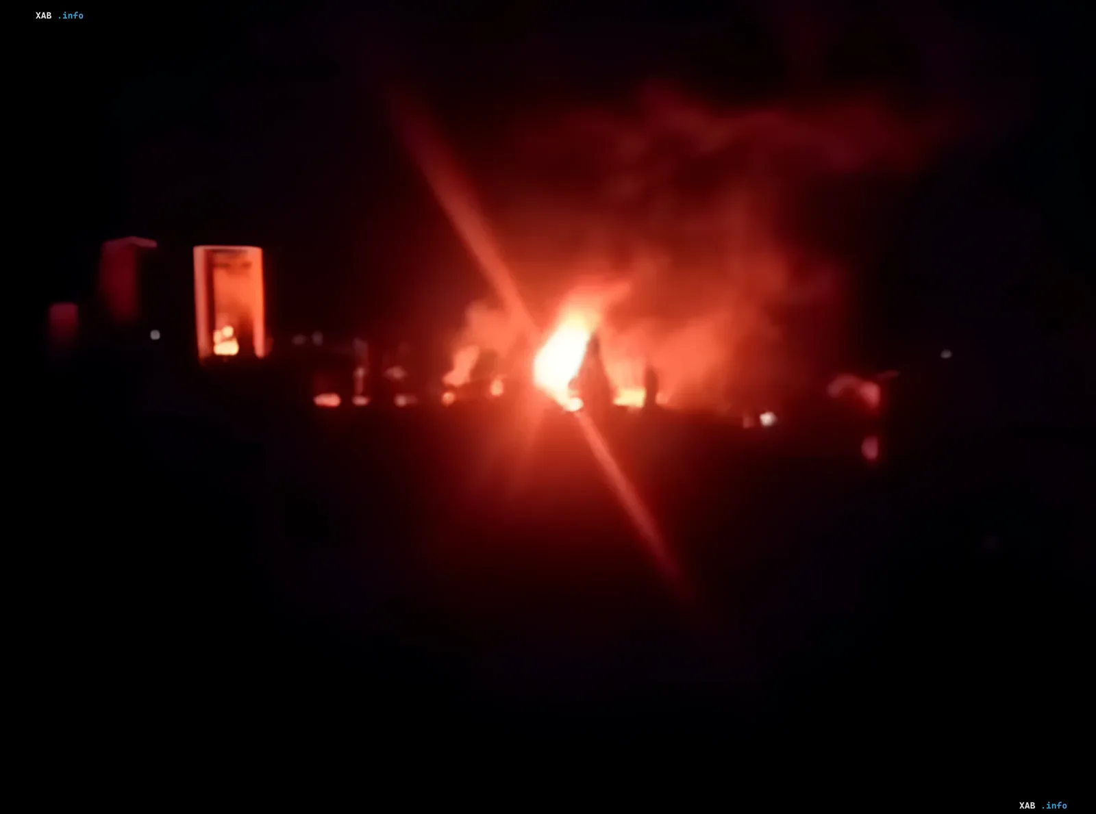 Пожар на подстанции в Крыму ночью после удара БПЛА, охваченные огнем объекты и дым