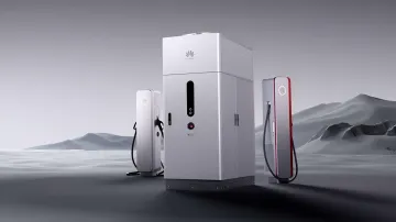 Сучасні зарядні станції Huawei для електрокарів на фоні мінімалістичного пейзажу, що символізують об'єднання мереж з SAIC Volkswagen