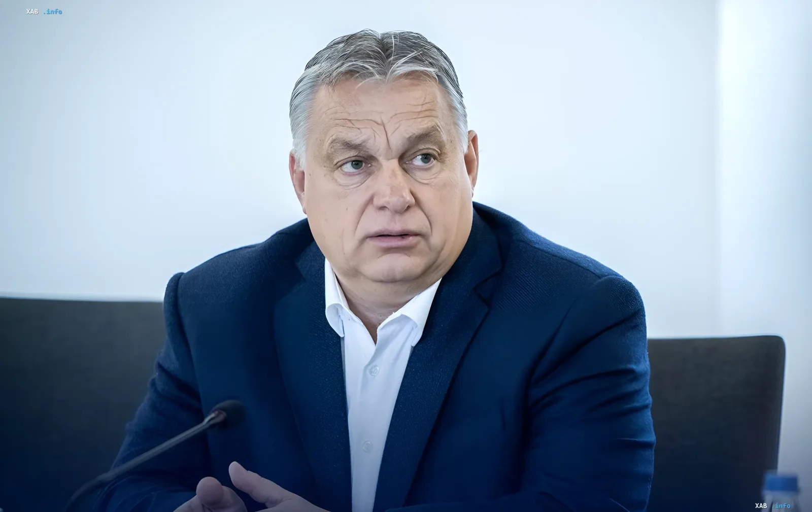 Прем'єр-міністр Угорщини Віктор Орбан під час виступу на тлі новин про обшуки прокуратурою у штаб-квартирі партії Фідес