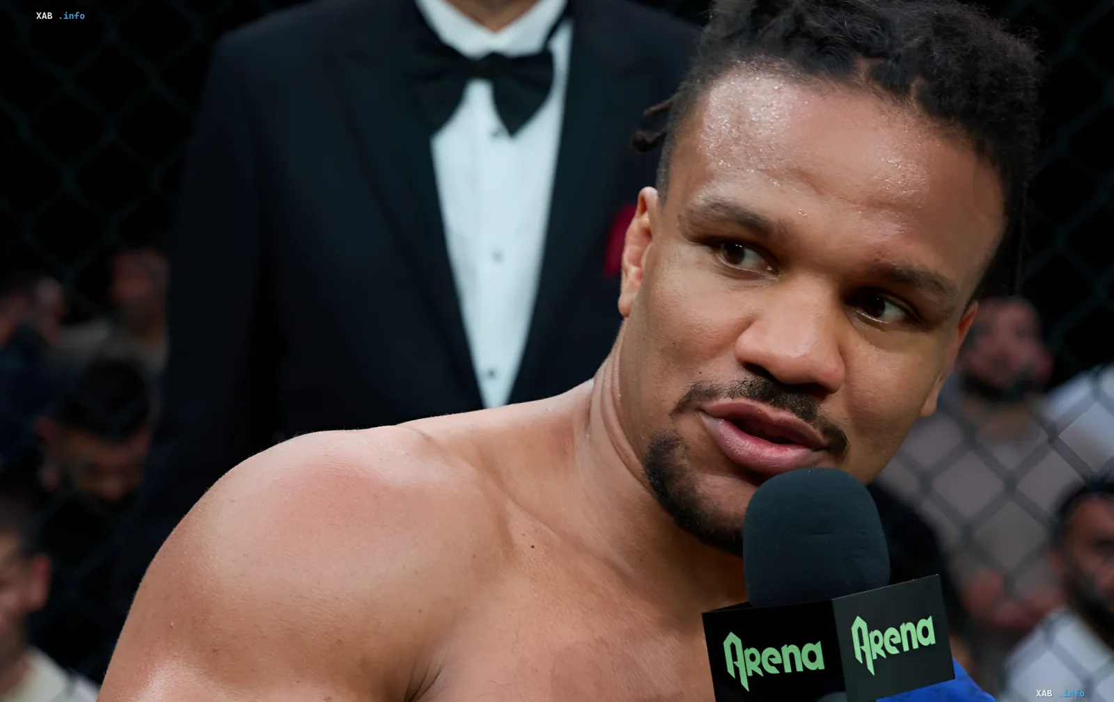Zhan Belenyuk nach seinem MMA-Debüt: Interview im Octagon mit Arena-Mikrofon