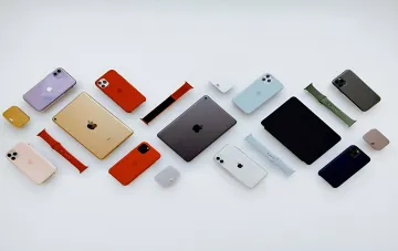 Apple devices lineup — iPhone, iPad, and Apple Watch — symbolizes gadget accessibility via the Apple Upgrade leasing program with Klarna
