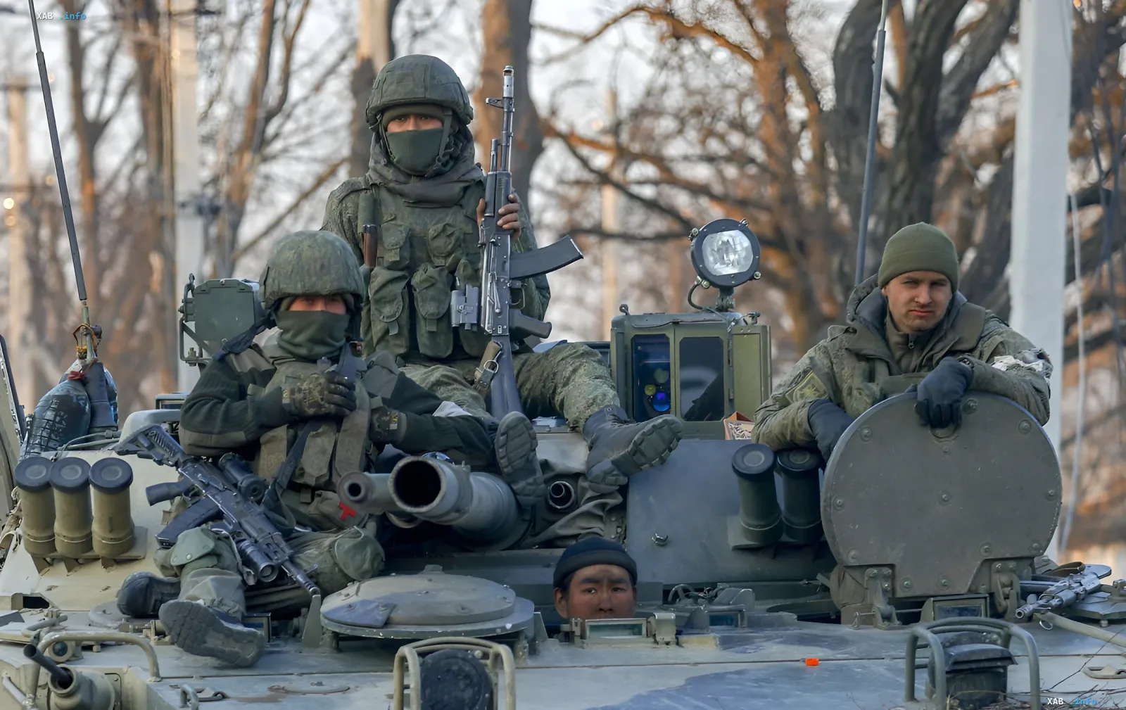 Russian soldiers on an BMP in the Lyman direction, where high losses are recorded