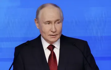 Владимир Путин на фоне синего экрана: стратегия Кремля после провала переговоров с Трампом
