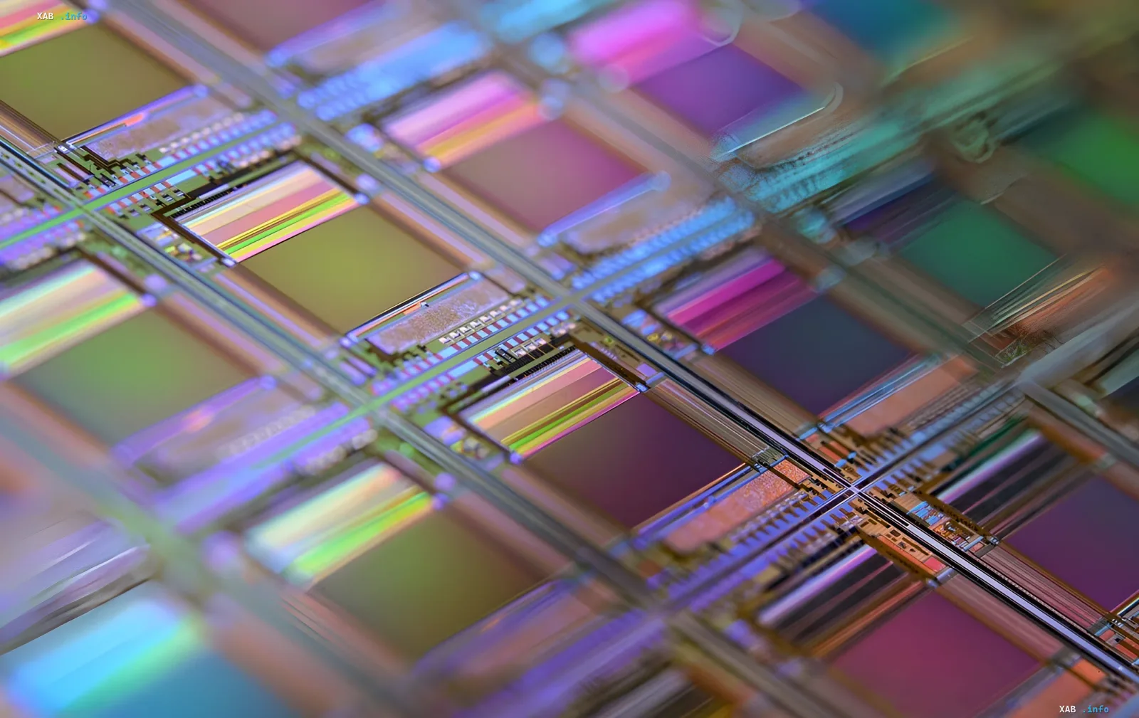 Makroaufnahme eines Mikrochips mit separater Speicher- und Prozessorarchitektur, entwickelt von ETH Zurich-Wissenschaftlern für Quantencomputing