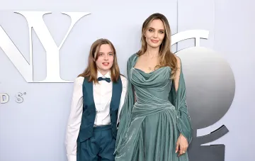 Angelina Jolie und Vivienne Jolie-Pitt auf der roten Teppich, Vivienne hat offiziell den Nachnamen von Brad Pitt abgelegt